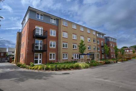 Thackeray Lodge, Fareham - Photo 2