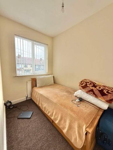 Farndale Avenue, Holbrooks, Coventry, CV6 - Photo 5