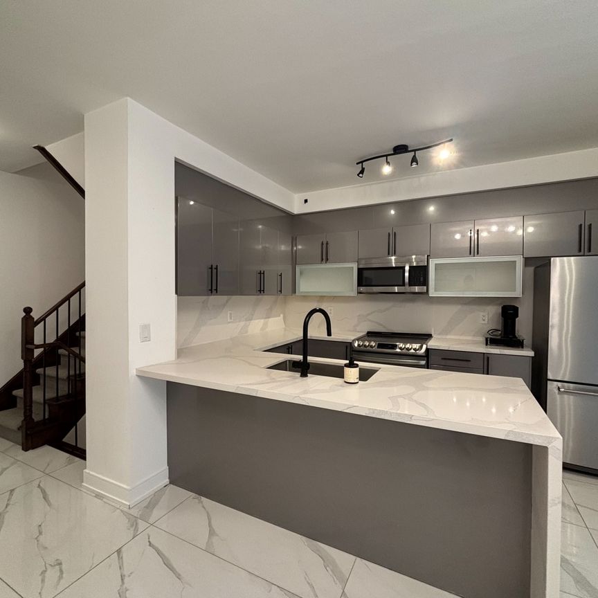 For Lease - 7 Brighton Place Unit# 8, Vaughan, Ontario - Photo 1