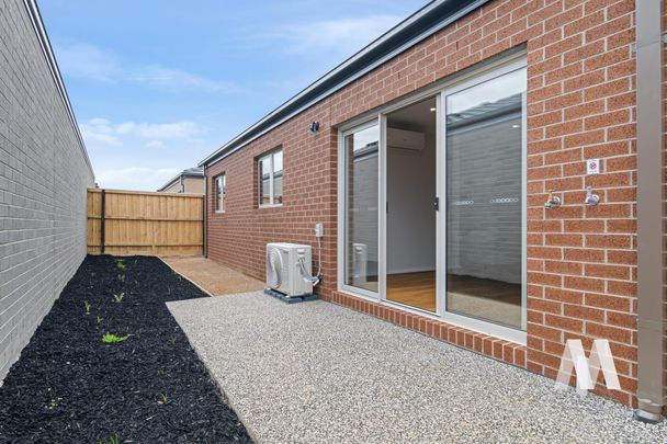 21 Petunia Cres, Armstrong Creek VIC 3217 - House For Rent | Domain - Photo 1