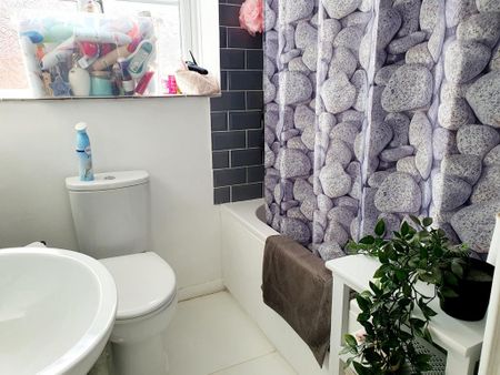 3 bedroom terraced house to rent - Photo 2