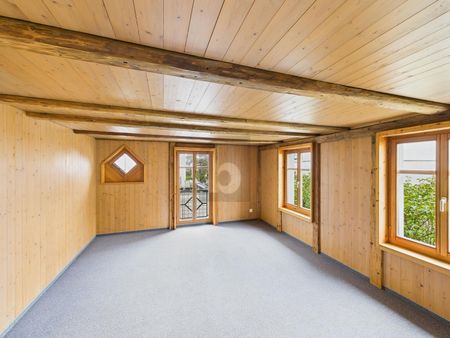 LIGHT-FLOODED WITH HIGH CEILINGS - Photo 2