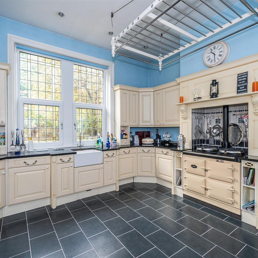 4 bedroom semi-detached house to rent - Photo 1