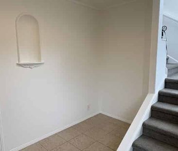 FULLY RENOVATED FOUR BEDROOM TOWNHOUSE - Photo 5