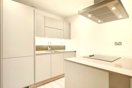 1 Bed Flat, Stratosphere Tower, E15 - Photo 3