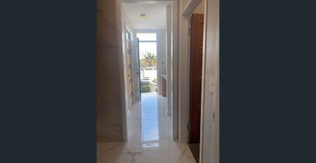 'brand new' studio-style flat - Photo 2