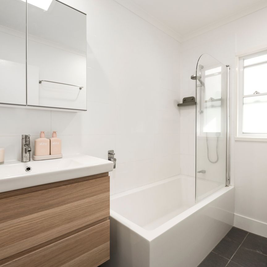 152 Singer Street, Wynnum QLD 4178 - House For Rent | Domain - Photo 1