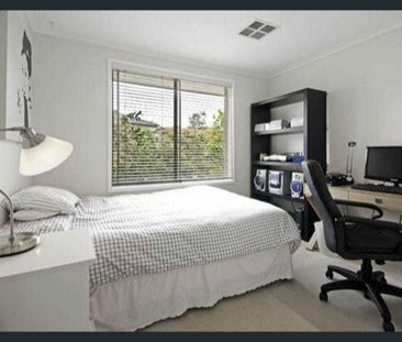 Large Family House Featuring a Beautiful Pool - Photo 5