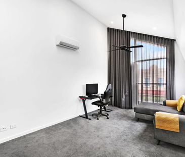 Modern 3-Bedroom Townhouse in the Heart of Brunswick - Photo 3