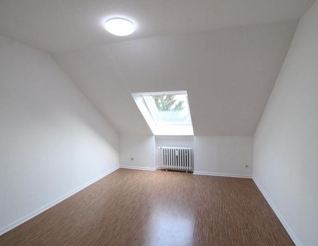 Schöne helle 2-Zimmer Dachgeschosswohnung - Photo 1