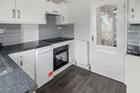 3 bedroom link detached house to rent - Photo 3