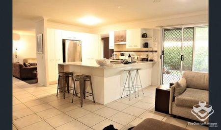4 Bedroom 2 Bathroom 2 Car Garage Airconditioned Fully Fenced - Photo 5