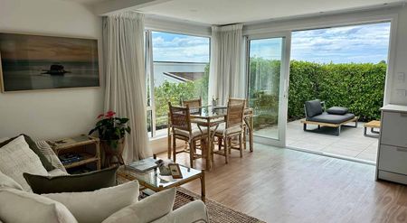 Fully furnished modern home with ocean views! - Photo 5