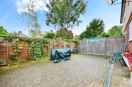 Fulham Close, Uxbridge, UB10 - Photo 4