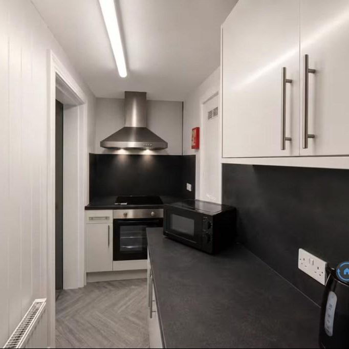 6 bedroom terraced house to rent - Photo 1