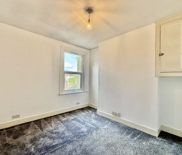 1 bed Flat Shakespeare Drive, Westcliff-on-Sea, SS0 - Photo 3