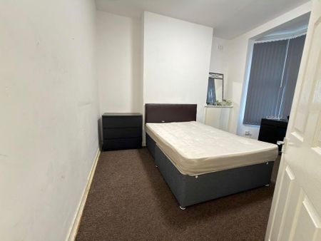 5 bedroom terraced house to rent - Photo 3