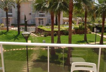For long-term rent: apartment in Javea, Golden Garden urbanization, with 2 bedrooms and a pool.