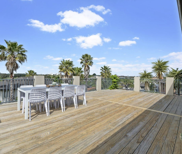 TRANQUIL COMFORT WITH VIEWS OF THE SEA! - Photo 3