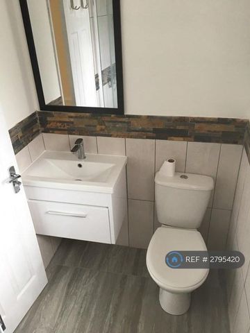 3 bedroom semi-detached house to rent - Photo 5