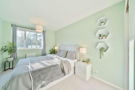 Brockley Combe, Weybridge, Surrey, KT13 - Photo 4