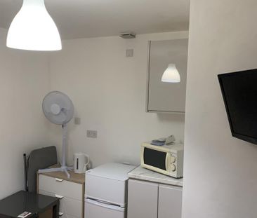 Studio to rent - Photo 3