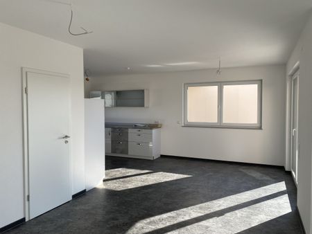 Tolle Neubau Penthouse-Wohnung mit traumhafter Dachterrasse, Einbauküche und TG-Stellplatz - Photo 2