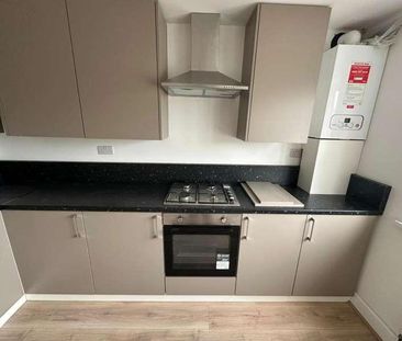 Slough, Berkshire, SL3 - Photo 3