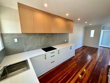 Three Bedroom Unit, New Windsor - Photo 2