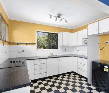 Central Located Family Home in Redcliffe - Photo 6