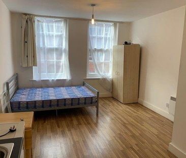 Studio to rent - Photo 2