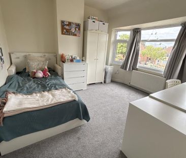 3 bedroom semi-detached house to rent - Photo 4