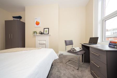 6 bedroom terraced house to rent - Photo 2