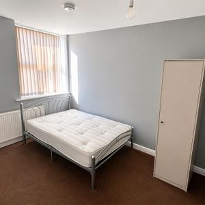 Room in a Shared House, Bevercotes Road, S5 - Photo 2