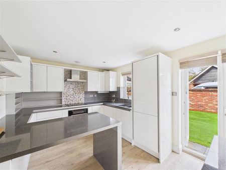 2 bedroom end of terrace house to rent - Photo 4