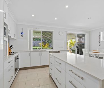 Fully Furnished, Modern Bayside Luxury Home in Thorneside - Photo 5