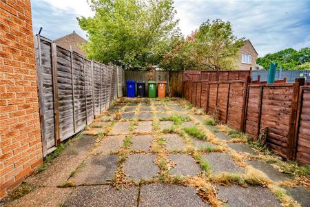 2 bedroom terraced house to rent - Photo 2