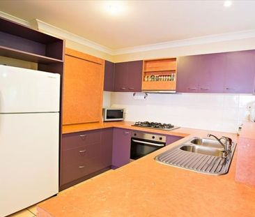 2/8 Windsor Street, Glenella - Photo 6