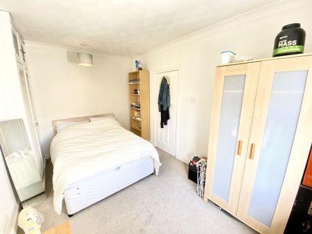 5 bedroom detached house to rent - Photo 4