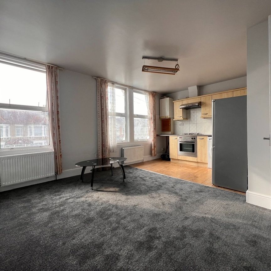 1 Bed Flat, Wellwood Road, IG3 - Photo 1