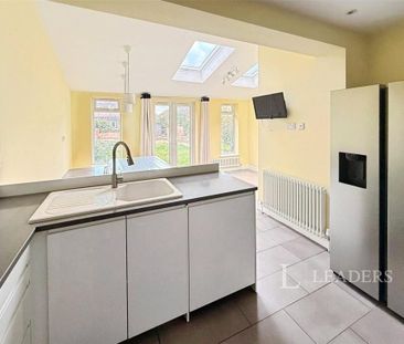 3 bedroom semi-detached house to rent - Photo 4