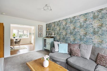 4 Bed, House - Photo 2