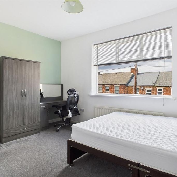 1 bedroom in a house share to rent - Photo 1