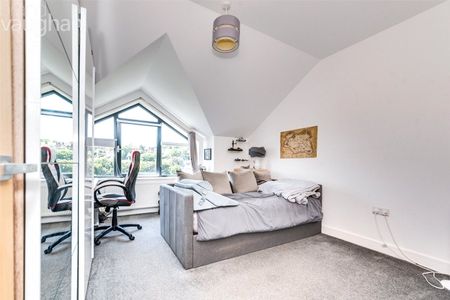 4 bedroom detached house to rent - Photo 2