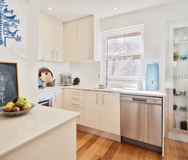 Boutique Apartment Moments from Fairlight Beach - Photo 2