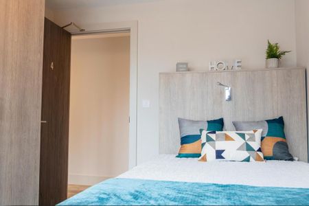 6 bedroom flat to rent - Photo 2