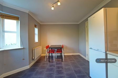 1 bedroom in a house share to rent - Photo 2