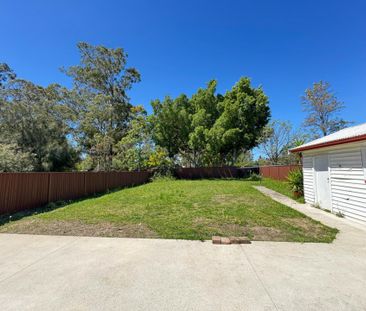 Neat & Tidy Family Home in Prime Location! - Photo 4