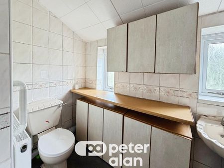 4 bedroom semi-detached house to rent - Photo 2