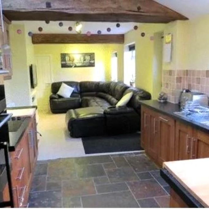1 bedroom in a house share to rent - Photo 1